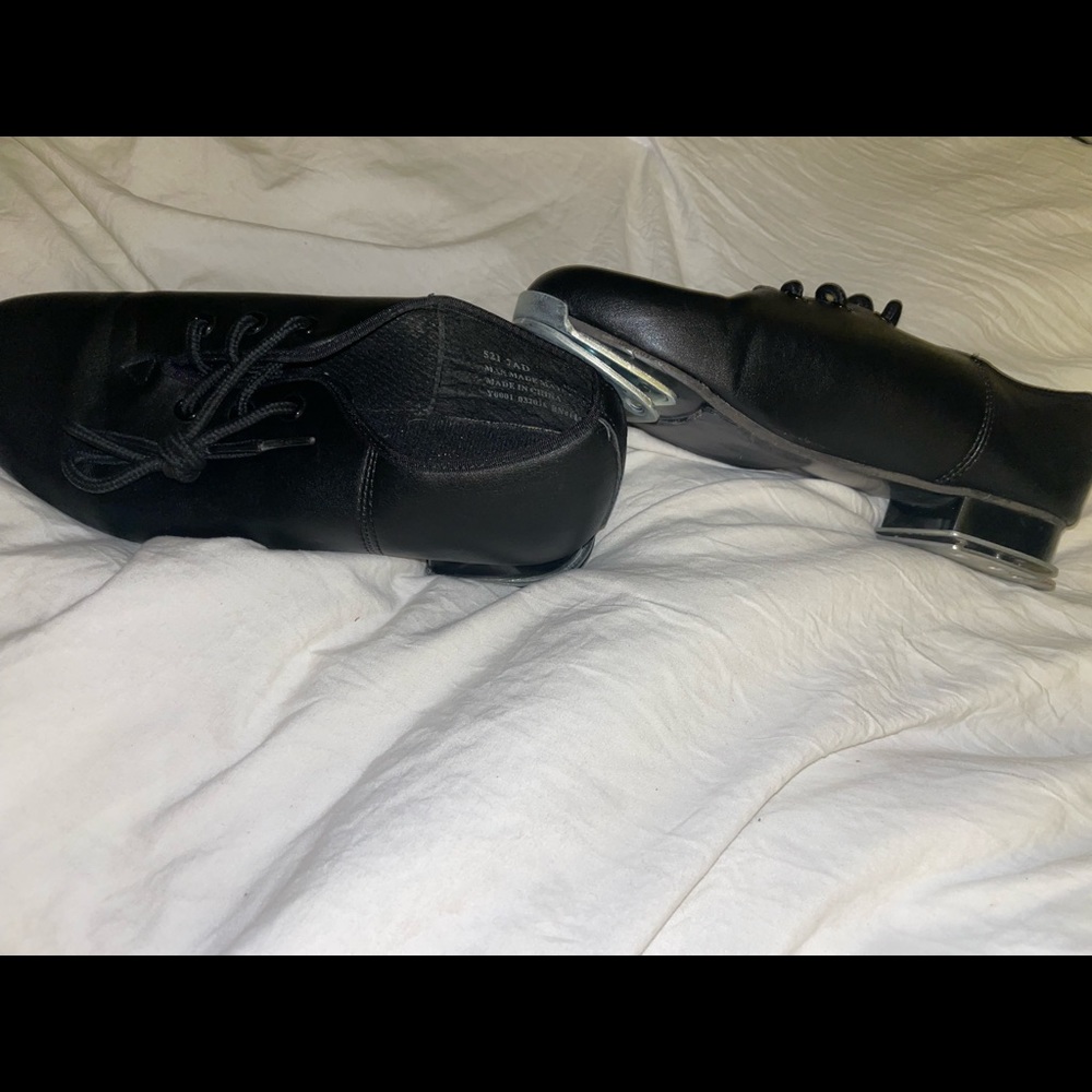 revolution dance wear. clogging shoe. size 7 but fits like a 6.